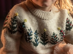 Jinglebells sweater strikket i Pernilla garn fra Filcolana